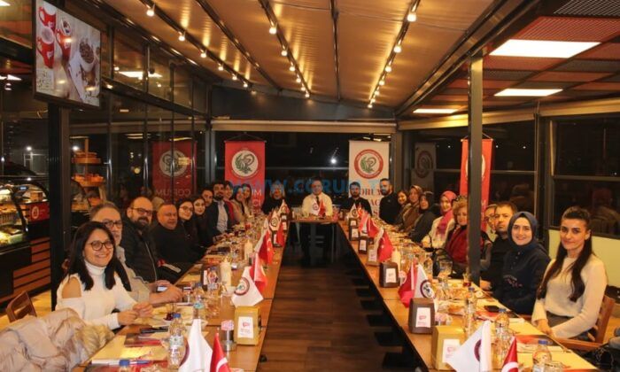 Kamu ve Özel Sektör Eczacıları Bir Araya Geldi