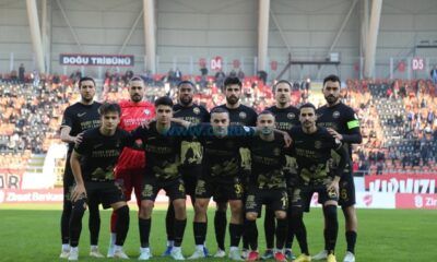 Üç Genç Oyunculu ve Değişimli Kadro