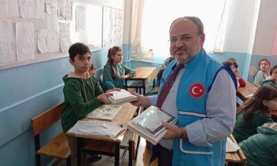 Ortaokul Öğrencilerine Kur’an-ı Kerim Hediyesi