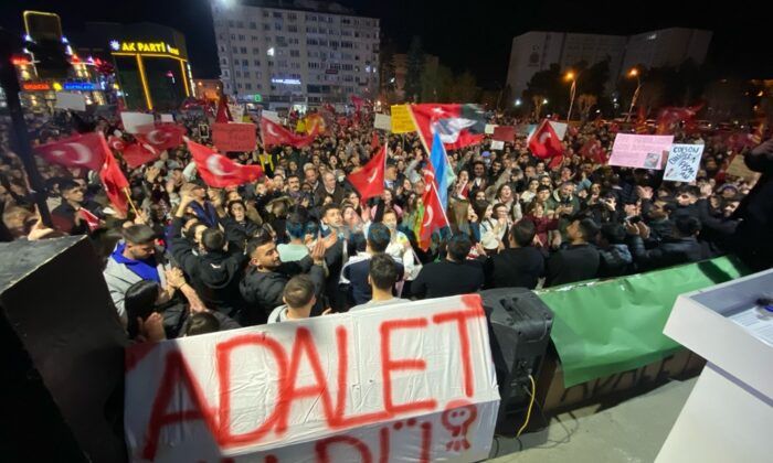 Ekrem İmamoğlu’na Destek Yürüyüşünde Dikkat Çeken Tabut Detayı