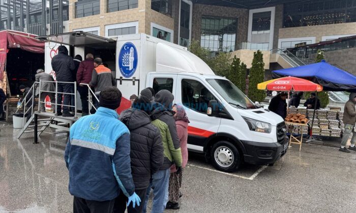 Belediyeden Sıcak Çorba İkramı