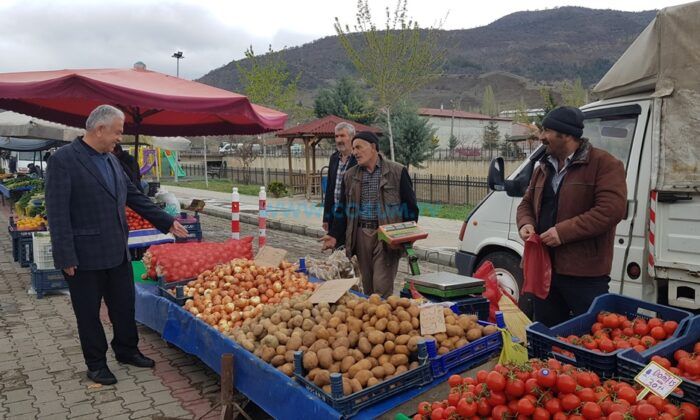 Pazarda Esnaf ve Vatandaşlarla Buluştu