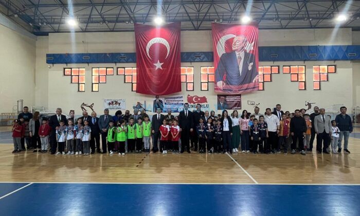 430 Çocuk, Dereceye Girmek İçin Yarıştı