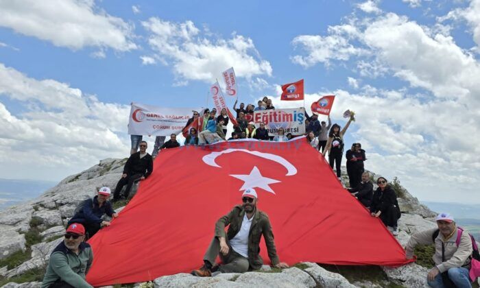 Eğitim-İş Üyeleri Kösedağ Zirvesinde