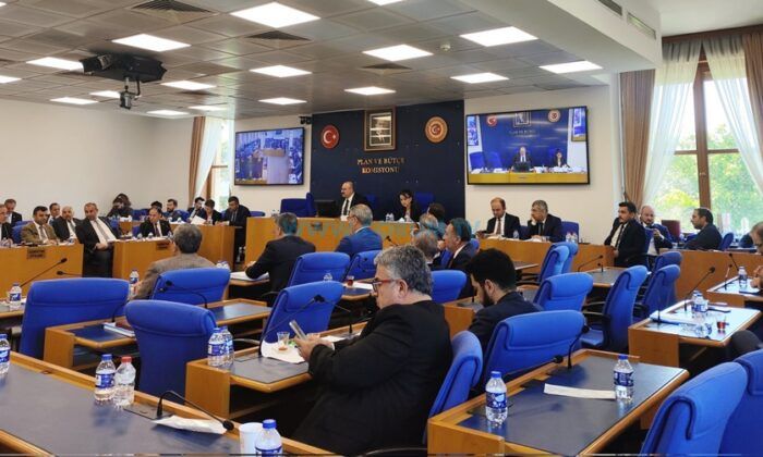 Kaya’nın İmzasını Taşıyor, Komisyondan Geçti