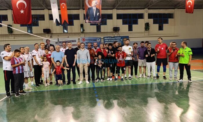 Voleybol Turnuvasının Şampiyonu Bayat Belediyesi Oldu