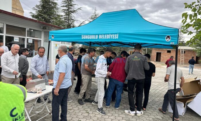 Sungurlu Belediyesinden Vatandaşlara Aşure İkramı