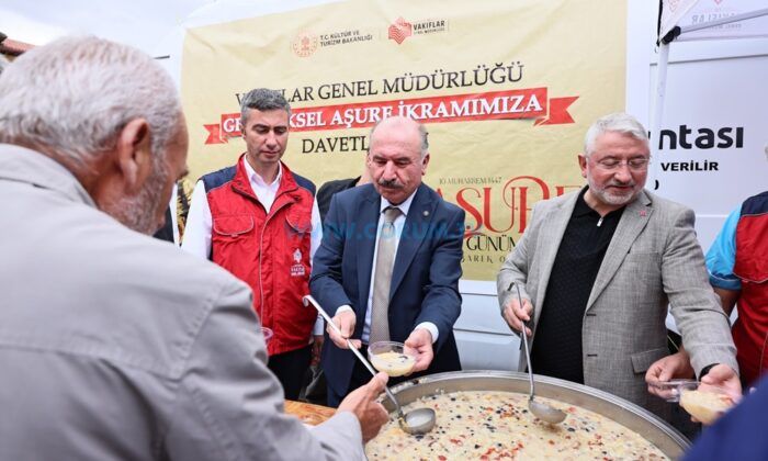 Ulu Cami’de Aşure İkramı