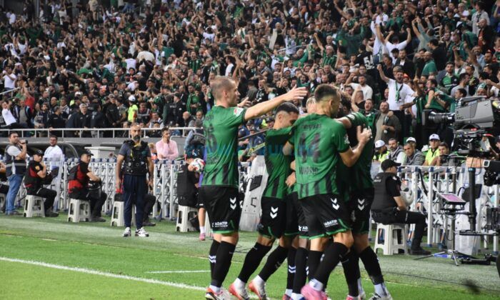 Bugün Dört, Yarın Üç Maç Var