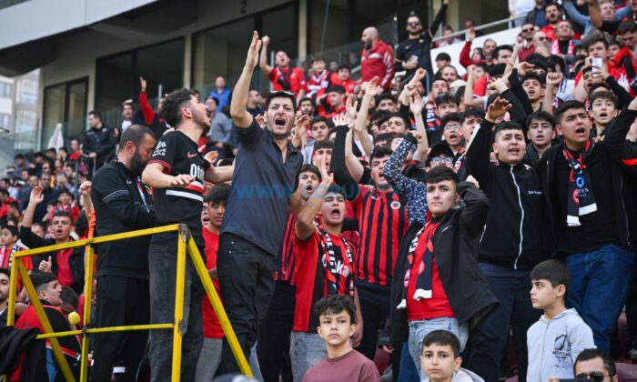 Çorum FK Yerlilerle Zirvede, Yabancılarla Ortada