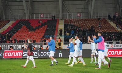 Tribünlerden Adanalı Gençlere Alkış