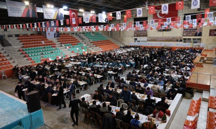 Belediyenin İftar Sofrasında İlk Oruç Açıldı