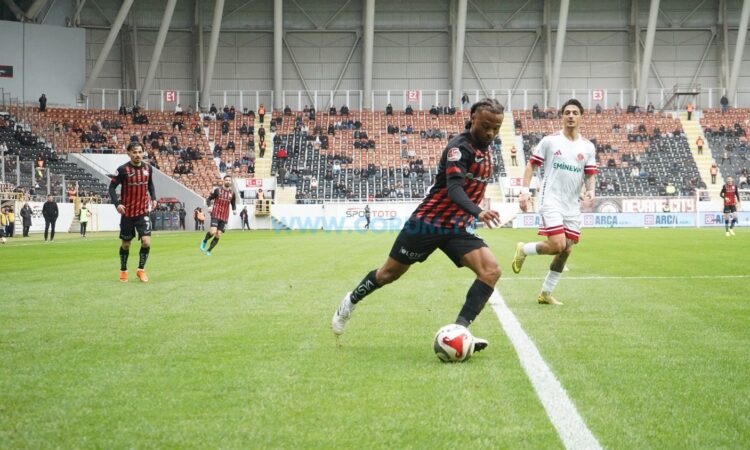 Çorum FK, Pas Trafiğiyle Rakibini Boğdu