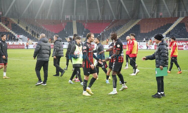 Uğur Uçar’dan Futbolculara Mesaj