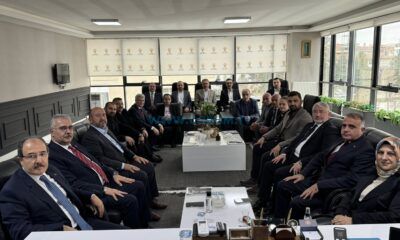 AK Partililer Parti Binasında Bayramlaştı