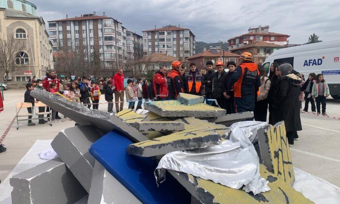 Arama-Kurtarma Ekipleri Anlattı, Çocuklar Dinledi