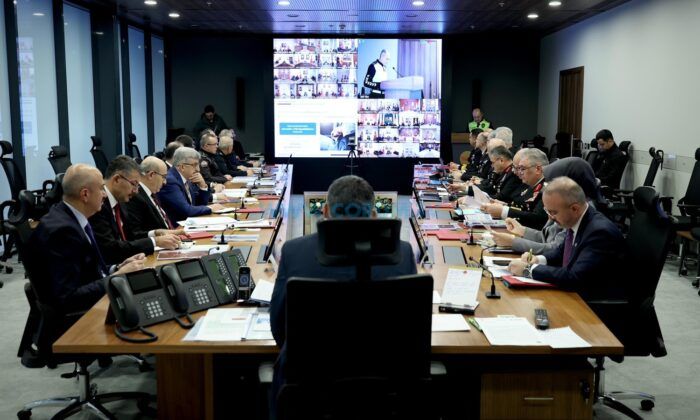 Bakan İle Tedbir Mesaisi