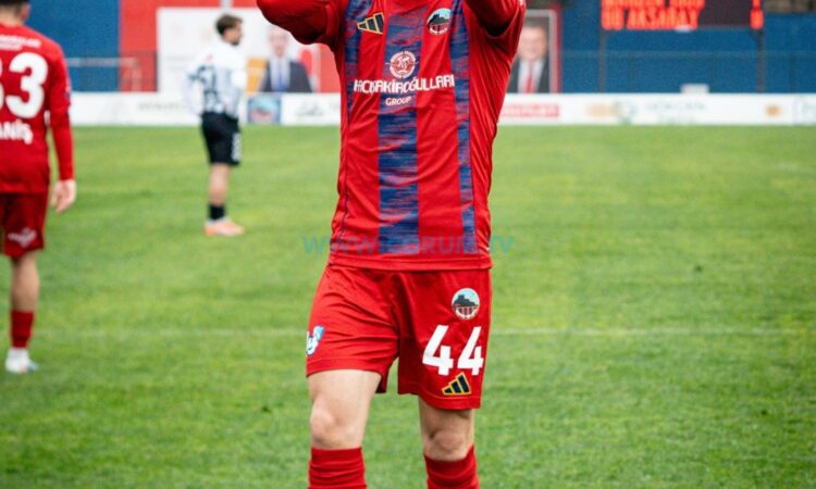 Çorumlu Futbolcunun Takımı Şampiyonluk İnadını Sürdürüyor