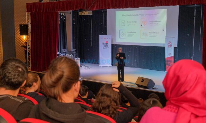 Dijital Bağımlılık Ve Dijital Detoks Konuşuldu