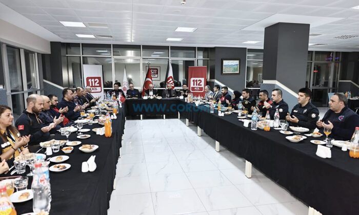 Kahramanlarla Oruç Açtı