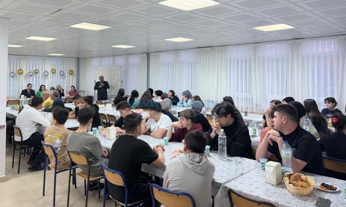 Kaymakamlar Öğrencilerle İftarda Buluştu