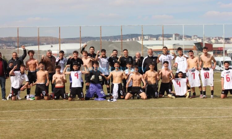 Kırmızı-Siyahlılar Dokuz Kişiyle Finallere Koştu