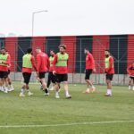 Kırmızı-Siyahlılarda İzin Uzadı