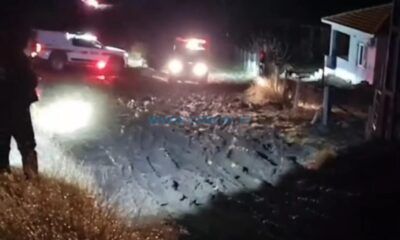 Mahsur Kaldılar, Sırtlarında Taşıyıp Kurtardılar