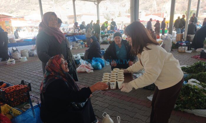 Pazarcılara ve Vatandaşa İç Isıtan İkramlar