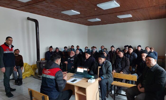 Tarım Üreticilerine Tarımsal Yenilikler Anlatılıyor