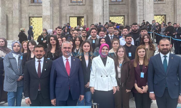 Çorumlu Gençler Meclis Turundaydı