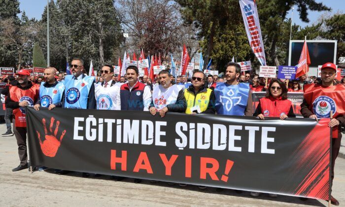Çorum’da Eğitimciler Şiddete Karşı Meydanlarda