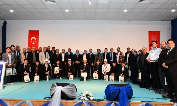 Ezanı Güzel Okumak İçin 12 İlden 24 Öğrenci Yarıştı