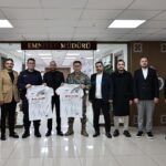 Kırmızı-Siyahlılardan İki Ziyaret