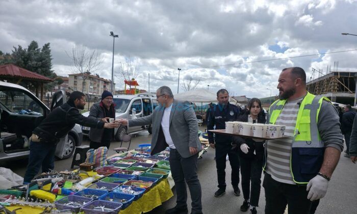 Pazar Esnafı ve Halka Sıcak Çorba İkramı