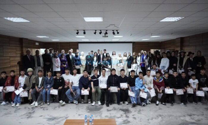 Öğrencilerin Tiyatro Performansı Beğeni Topladı