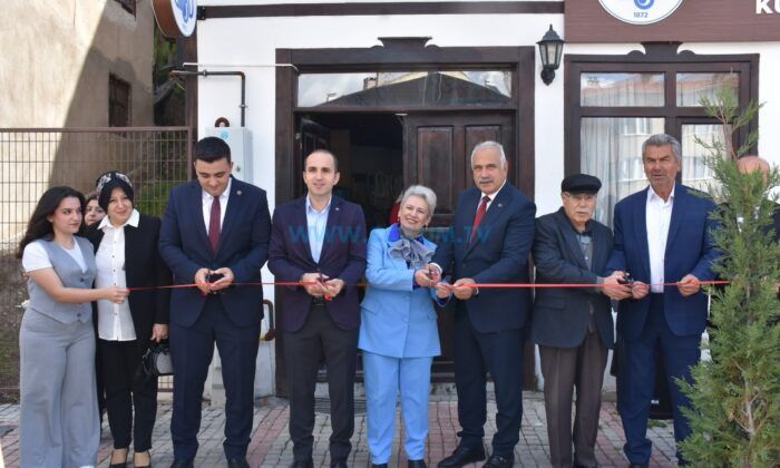 Ruhun Şelalesi Yağlıboya Sergisi Açıldı