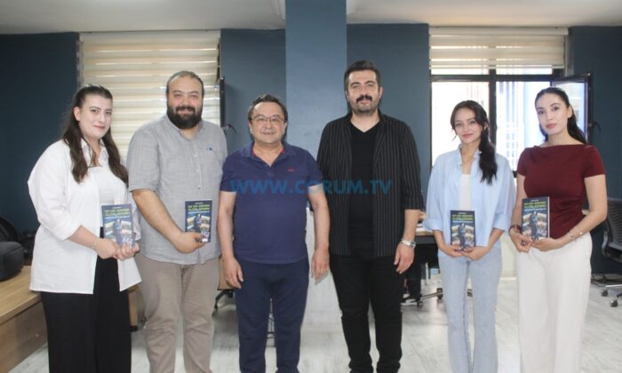 Ayhan Aykanat, Kitabını İmzaladı