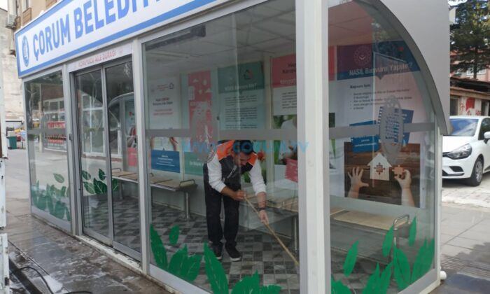 Duraklar Temizleniyor