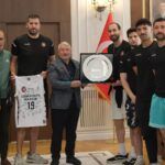 Şampiyon Basketçilerden Belediyeye Ziyaret