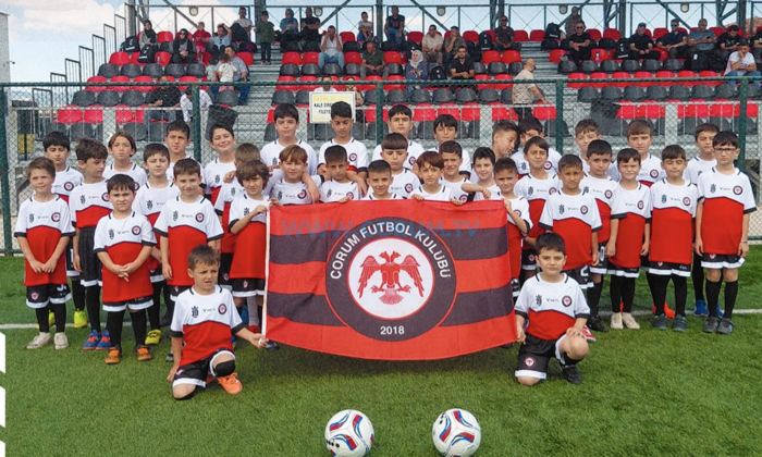 Yaz Futbol Okulunda İlk Grup Sahaya İndi