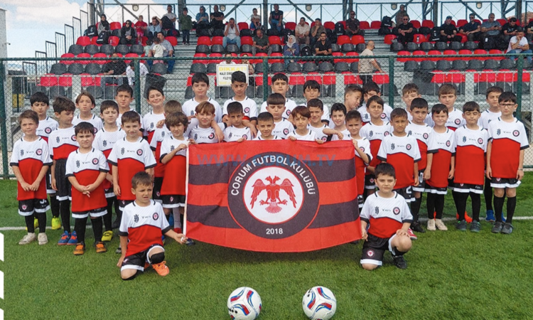 Yaz Futbol Okulunda İlk Grup Sahaya İndi