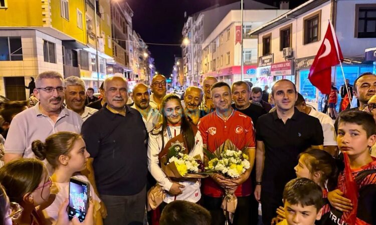 Dünya Şampiyonu Çorum’da Coşkuyla Karşılandı