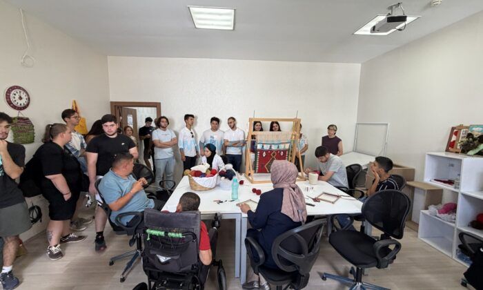 Erasmus Öğrencileri, Engelli Eğitim Merkezi’ni Ziyaret Etti