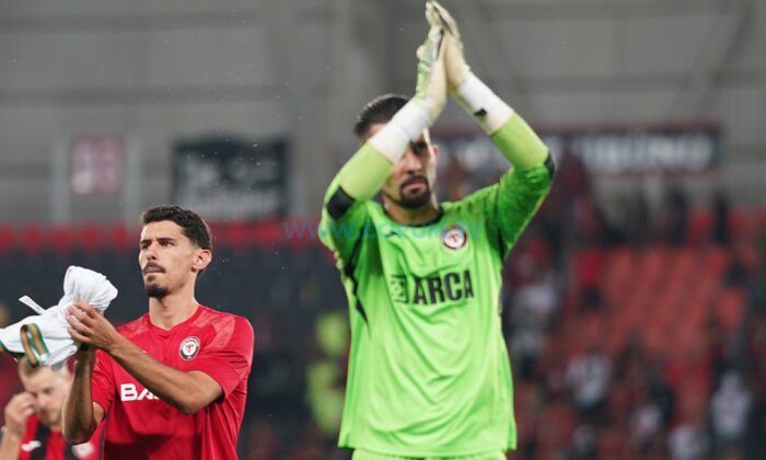 Futbolculardan Tribünlere Teşekkür