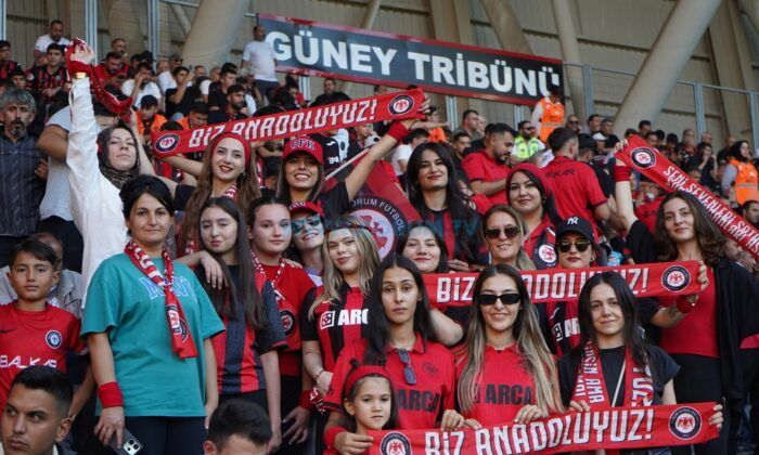 Kırmızı Kanatlar Tribünleri Renklendirdi