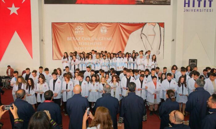Tıp Fakültesi Öğrencilerinin Beyaz Önlük Heyecanı