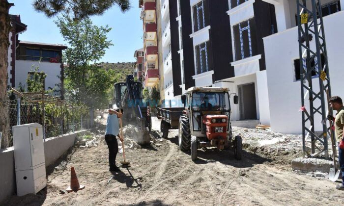 Yıpranan Yollar Yenileniyor