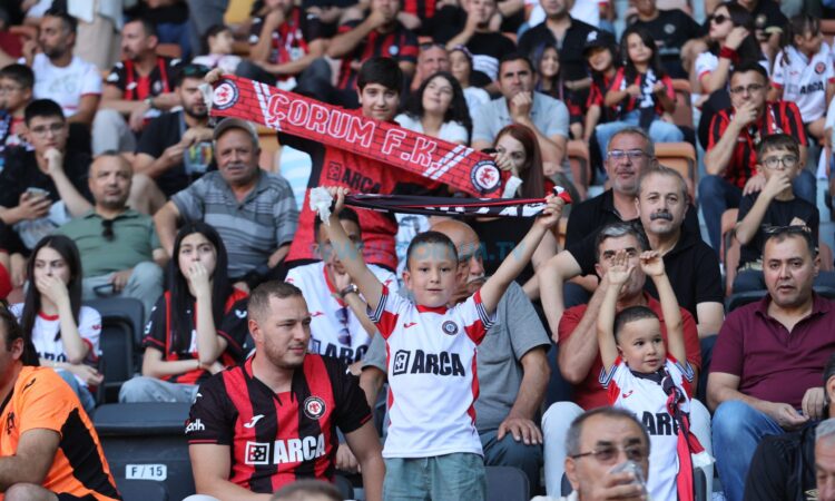 İşte İlk Altı Haftanın Tribün Karnesi: Kimler Damga Vurdu?