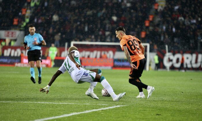 İki Maç Kaçırmasına Rağmen Zirvede!